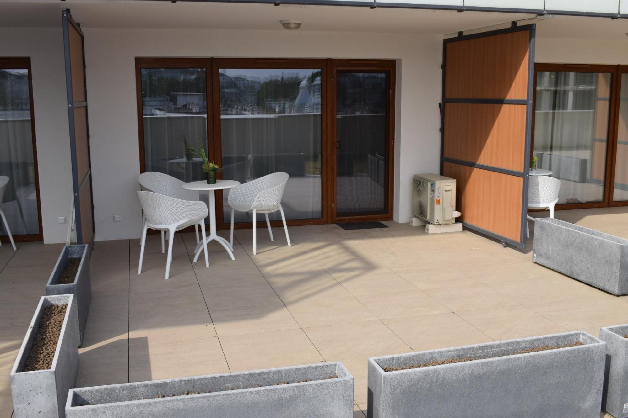Aquamarina Prima By The By Renters *