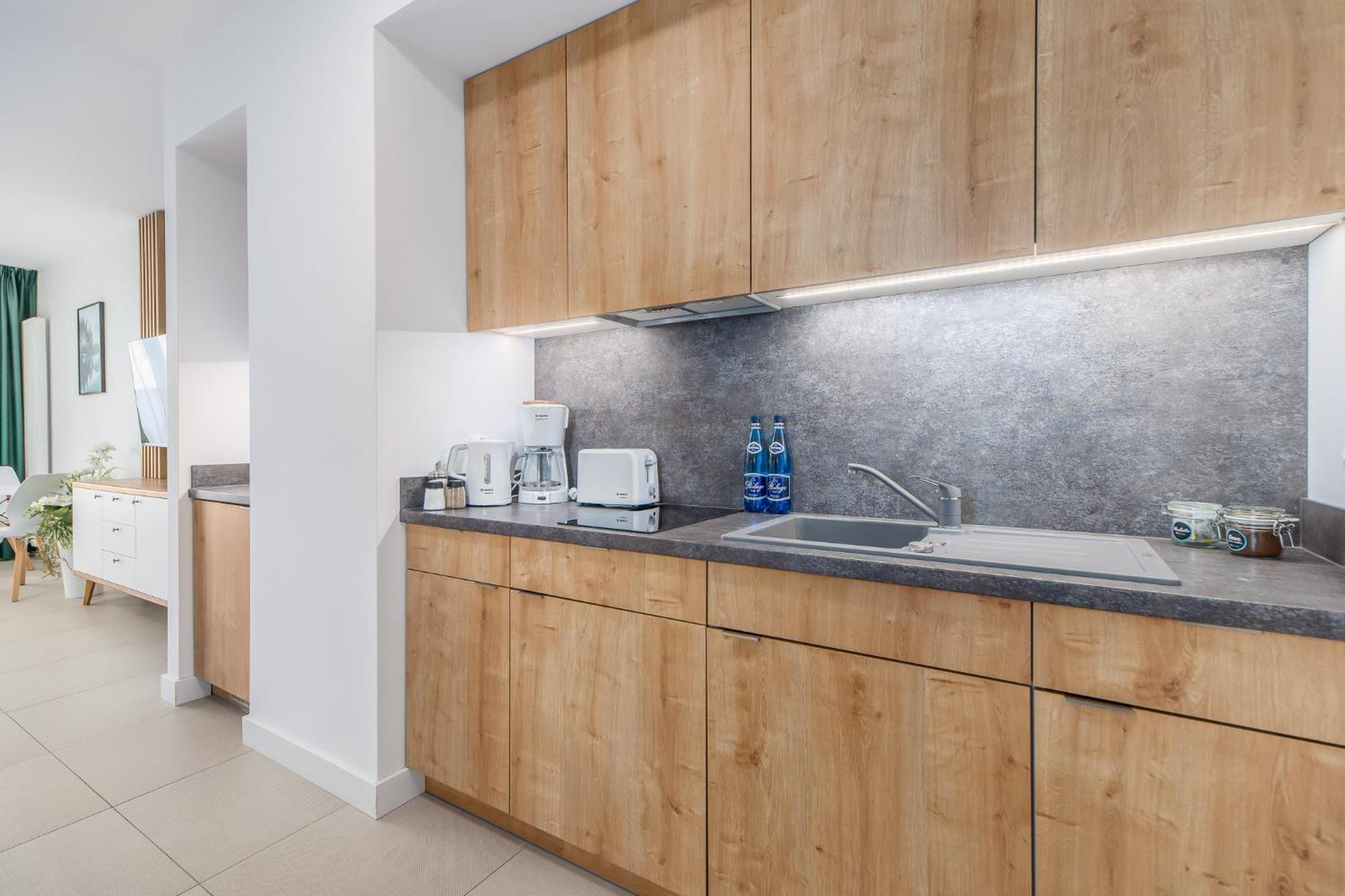 Aquamarina Prima By The By Renters