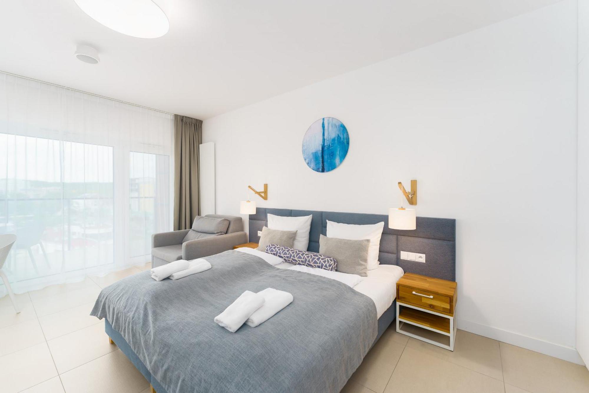 Aquamarina Prima By The By Renters
