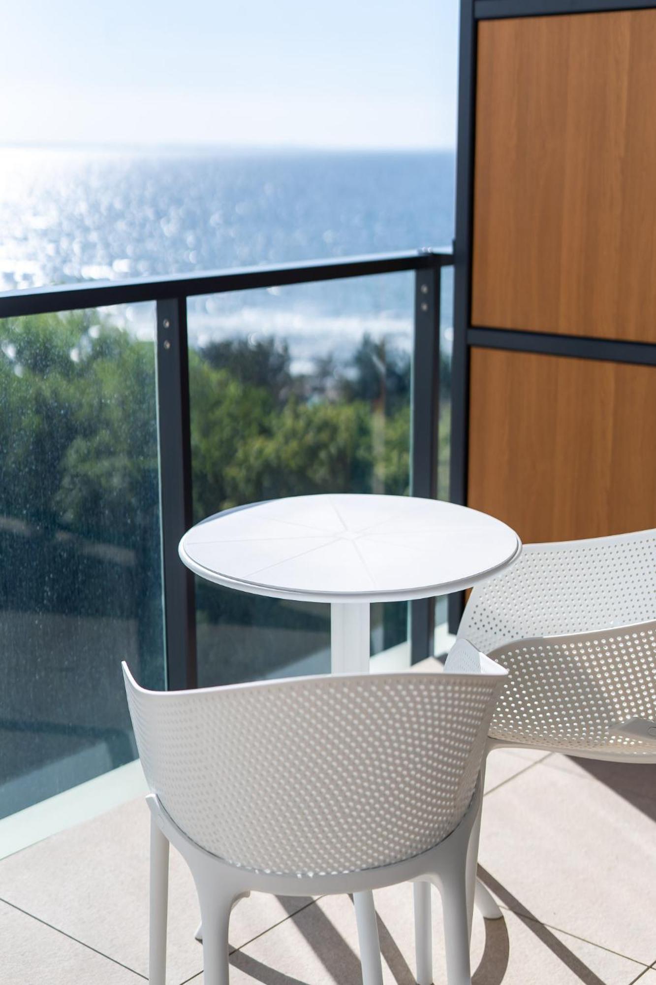 Aquamarina Prima By The By Renters
